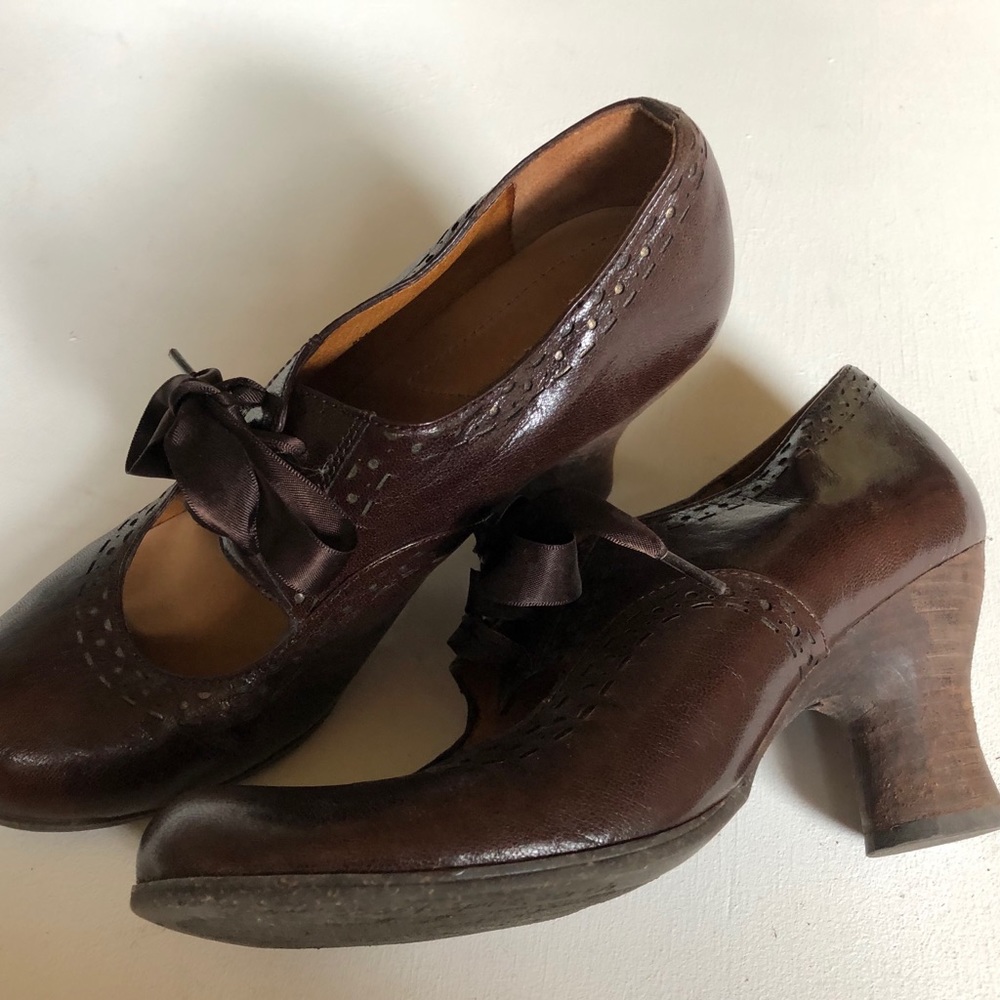 Naya size 8 Mary Jane heels